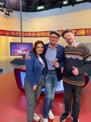 Isabell, Oliver und Benedikt bei „Was gibt es Neues?“ am 4. April 2025.